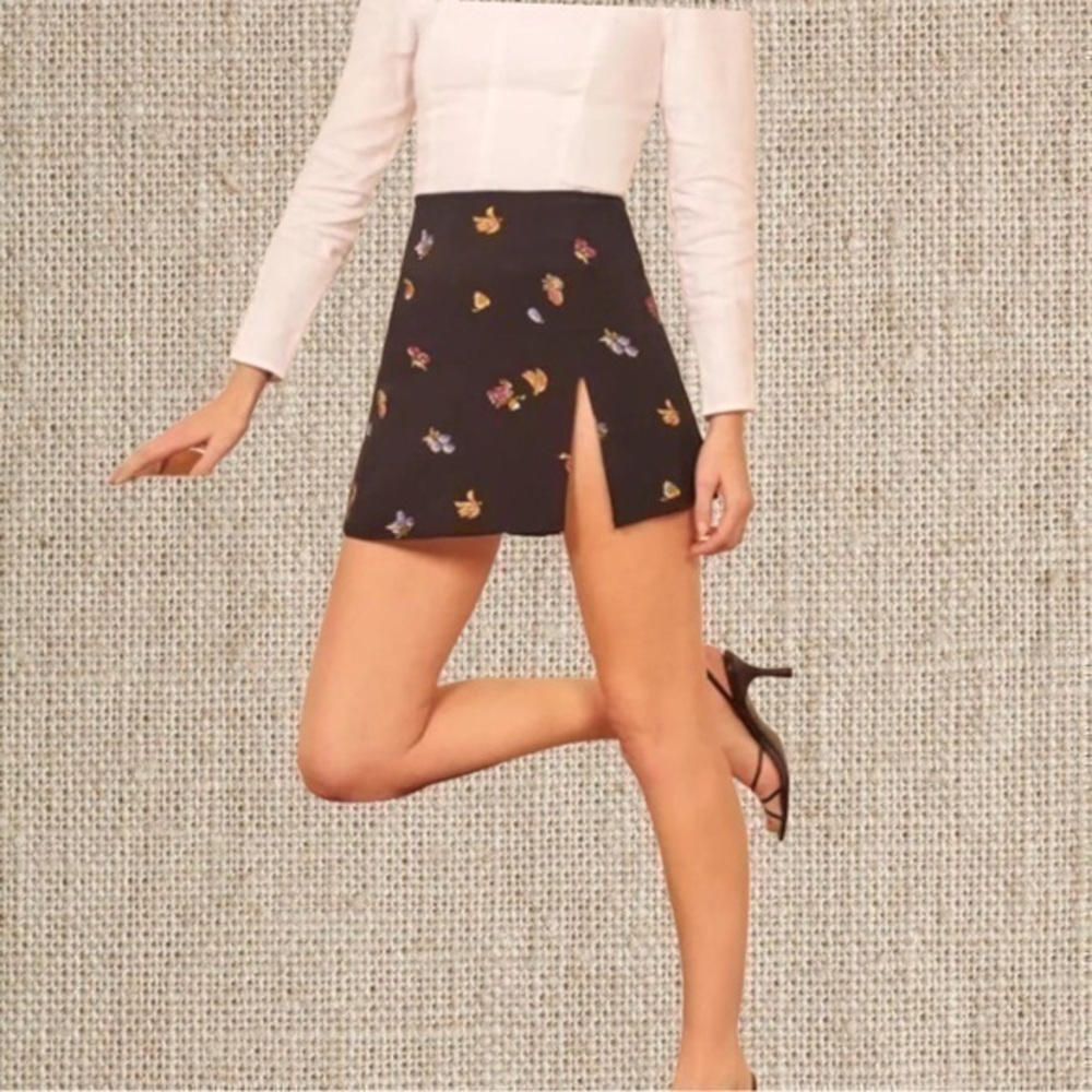 Fruit mini skirt black
